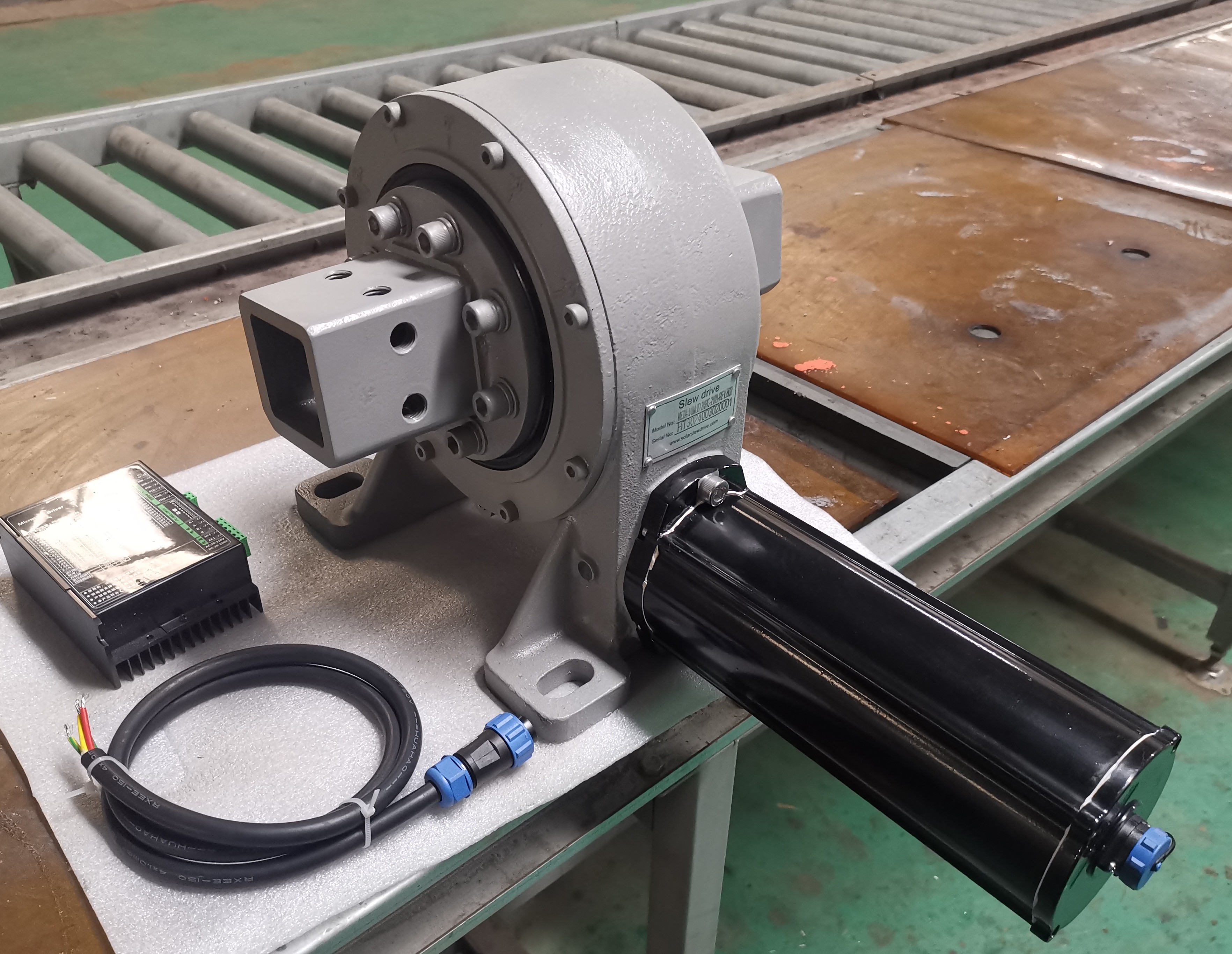 Enclosed Solar Tracker Slew Drive